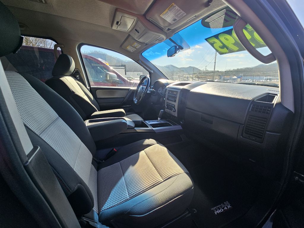 2011 Nissan Titan Image 4