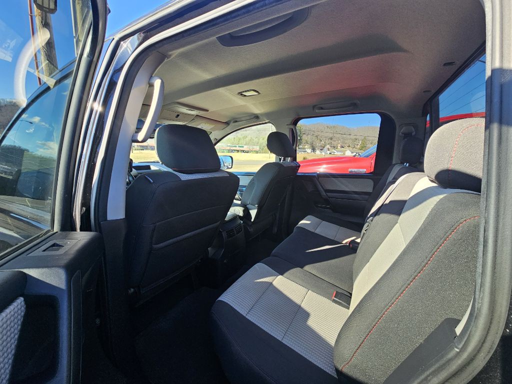 2011 Nissan Titan Image 5
