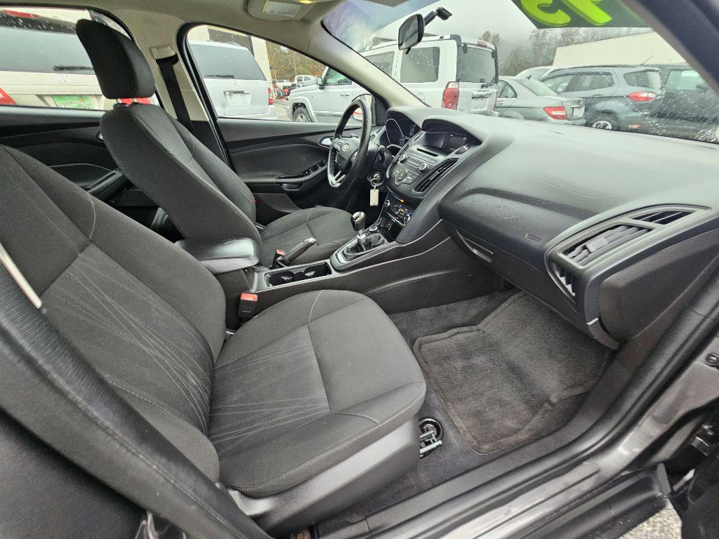 2015 Ford Focus Image 9