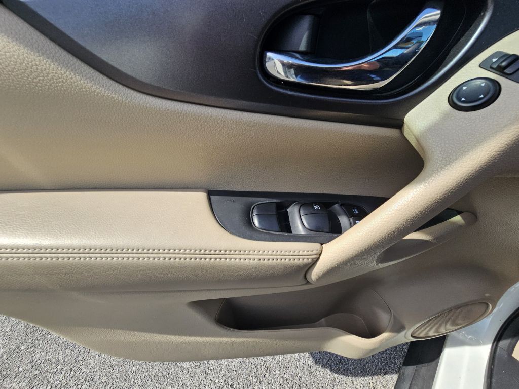 2016 Nissan Rogue Image 13