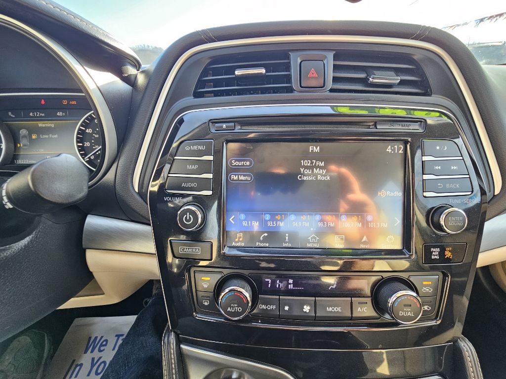 2016 Nissan Maxima Image 9