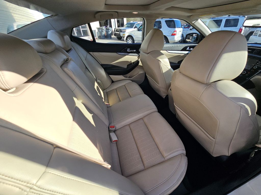 2016 Nissan Maxima Image 11