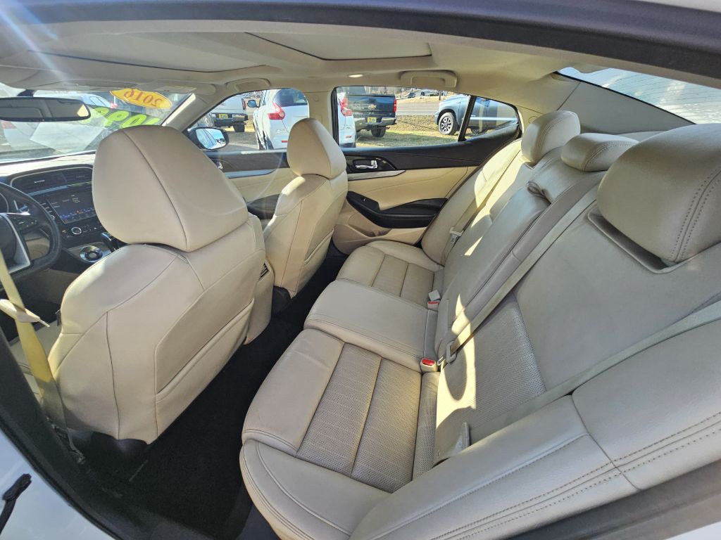 2016 Nissan Maxima Image 12