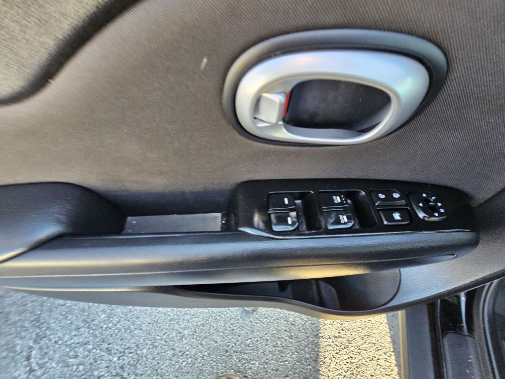 2014 Kia Soul Image 21