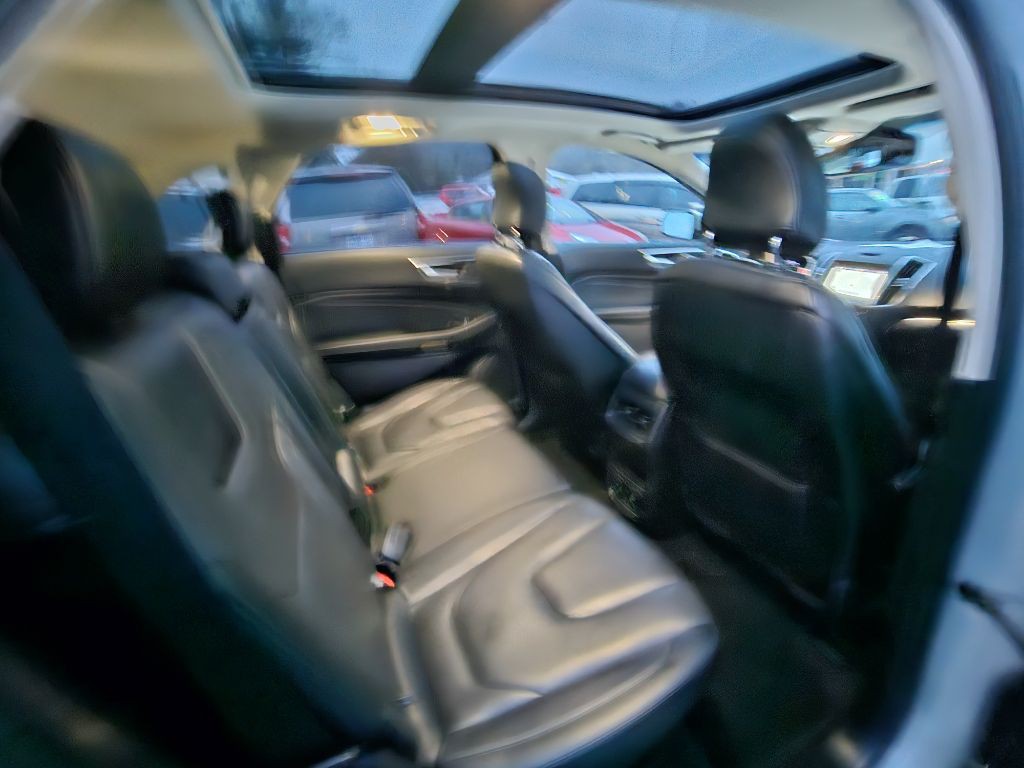 2019 Ford Edge Image 12