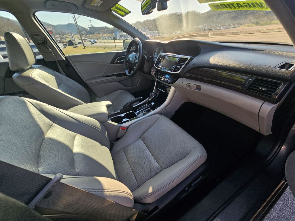 2017 Honda Accord Image 9