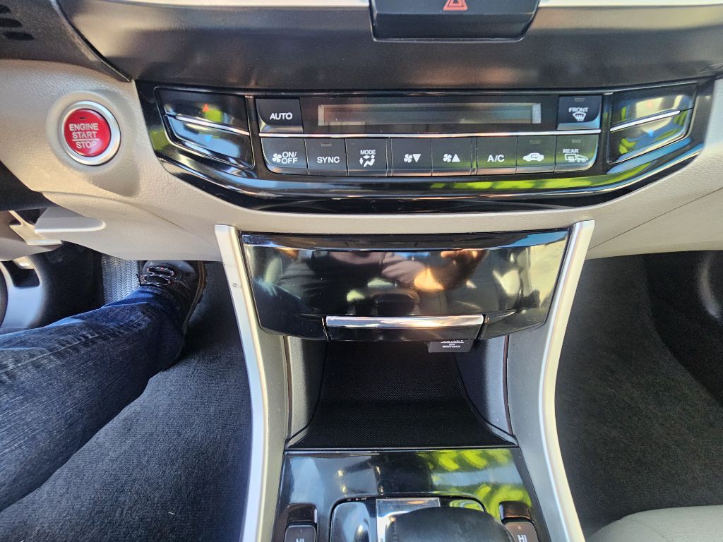 2017 Honda Accord Image 13