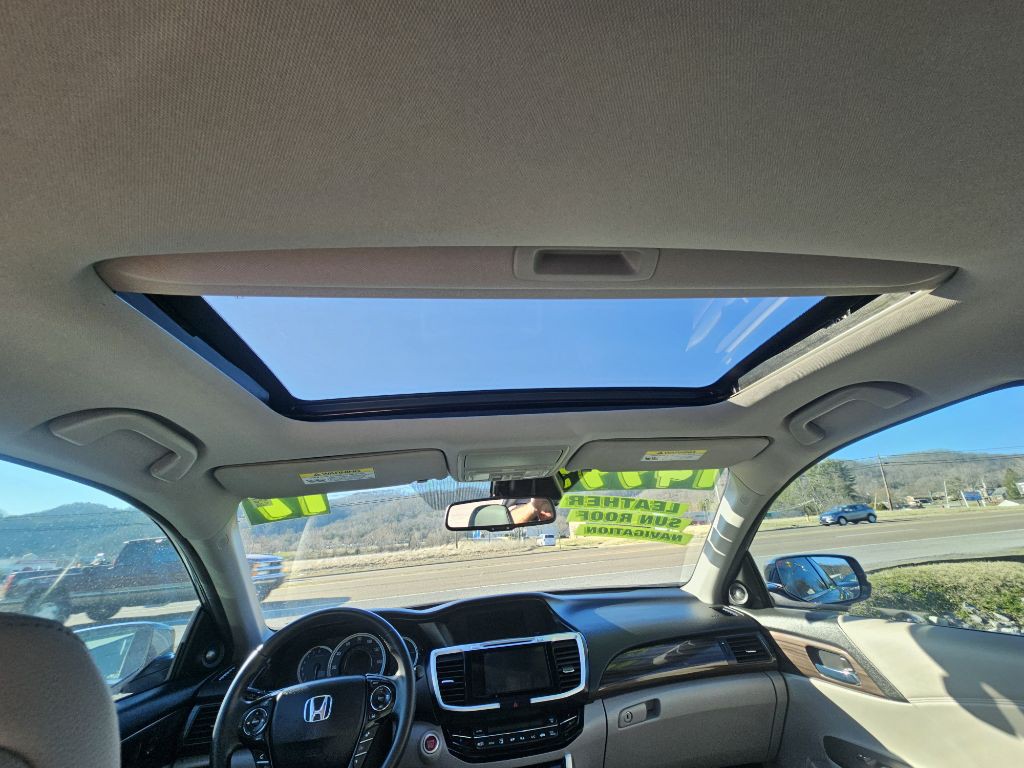 2017 Honda Accord Image 16