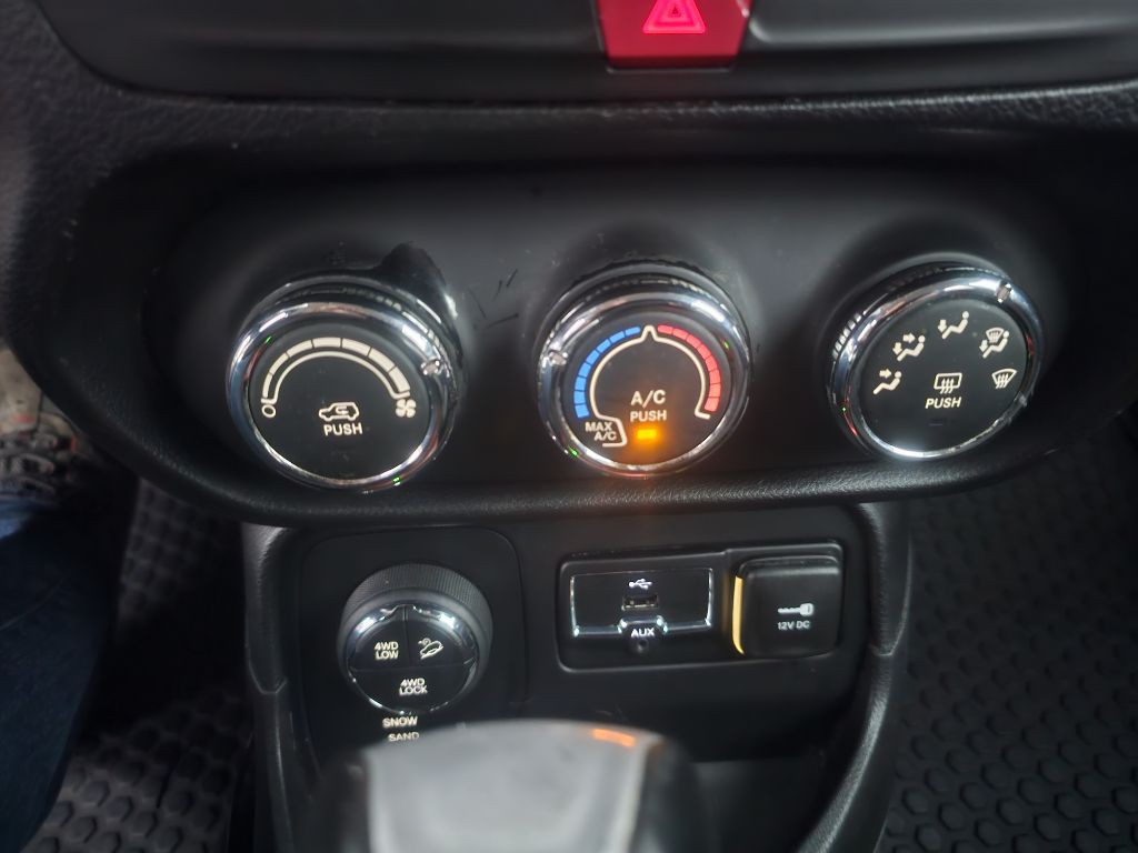 2016 Jeep Renegade Image 18