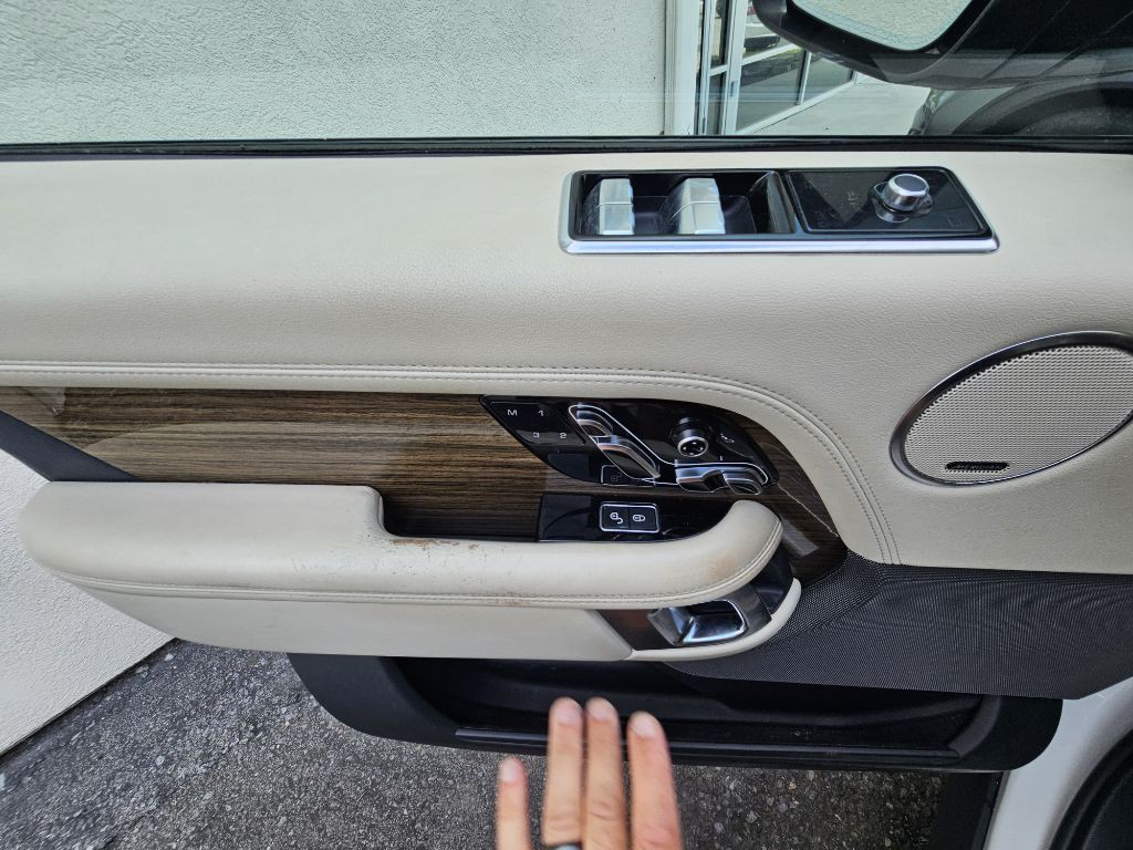 2019 Land Rover Range Rover Image 17