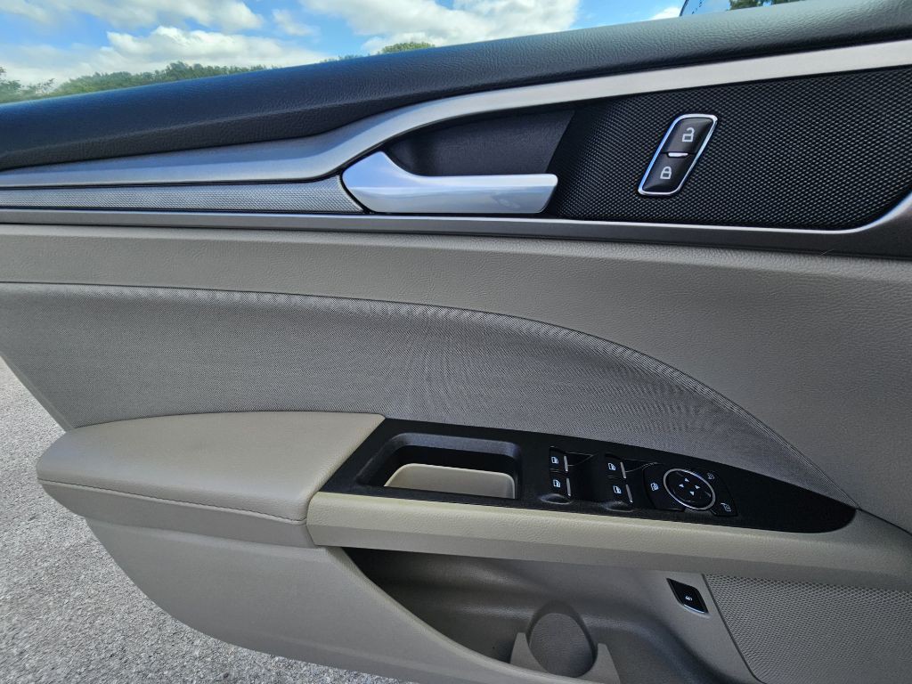 2020 Ford Fusion Image 16