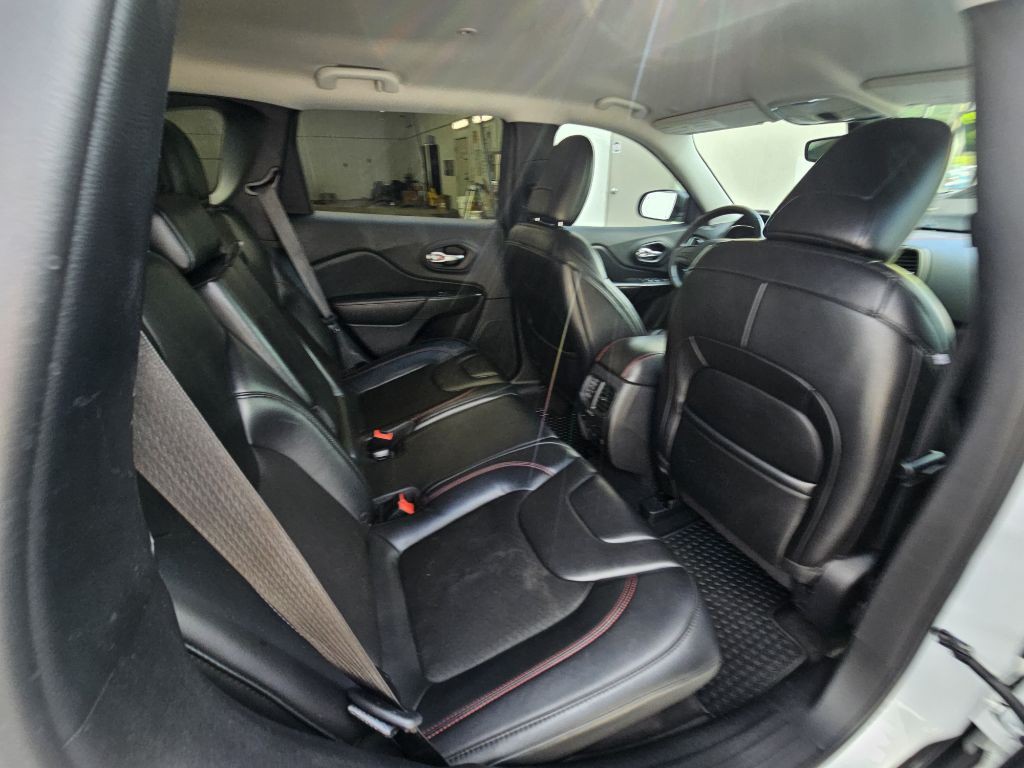 2019 Jeep Cherokee Image 11
