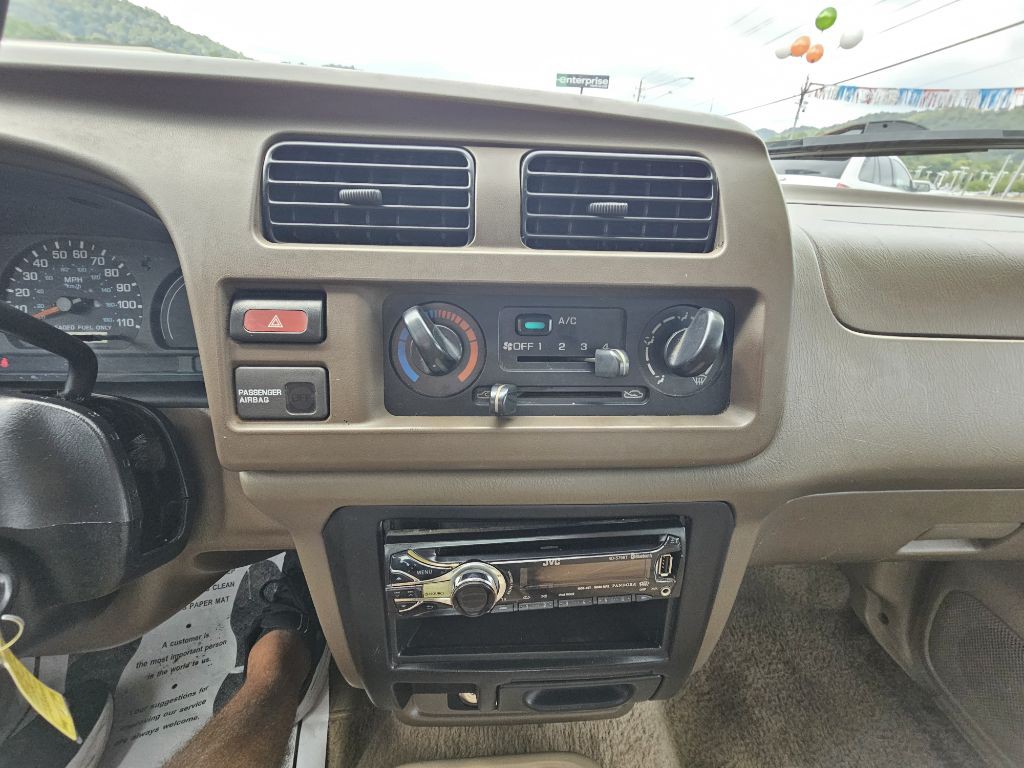 1998 Nissan Frontier Image 8