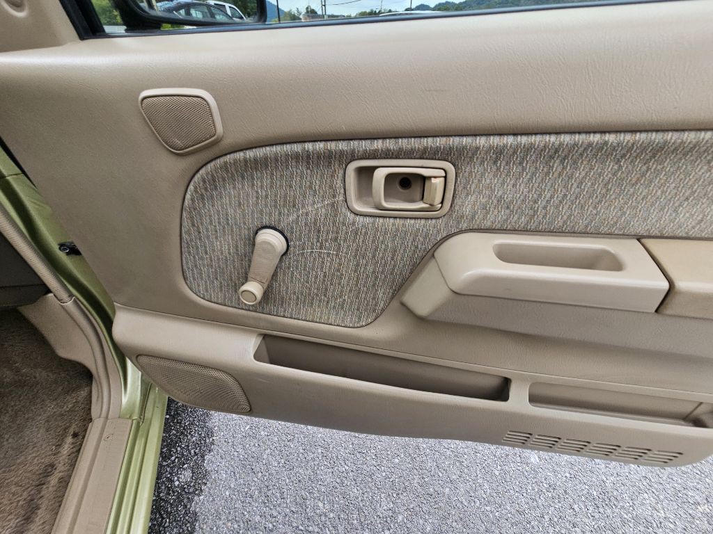 1998 Nissan Frontier Image 12