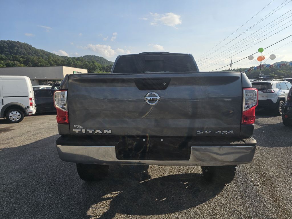2017 Nissan Titan Image 5