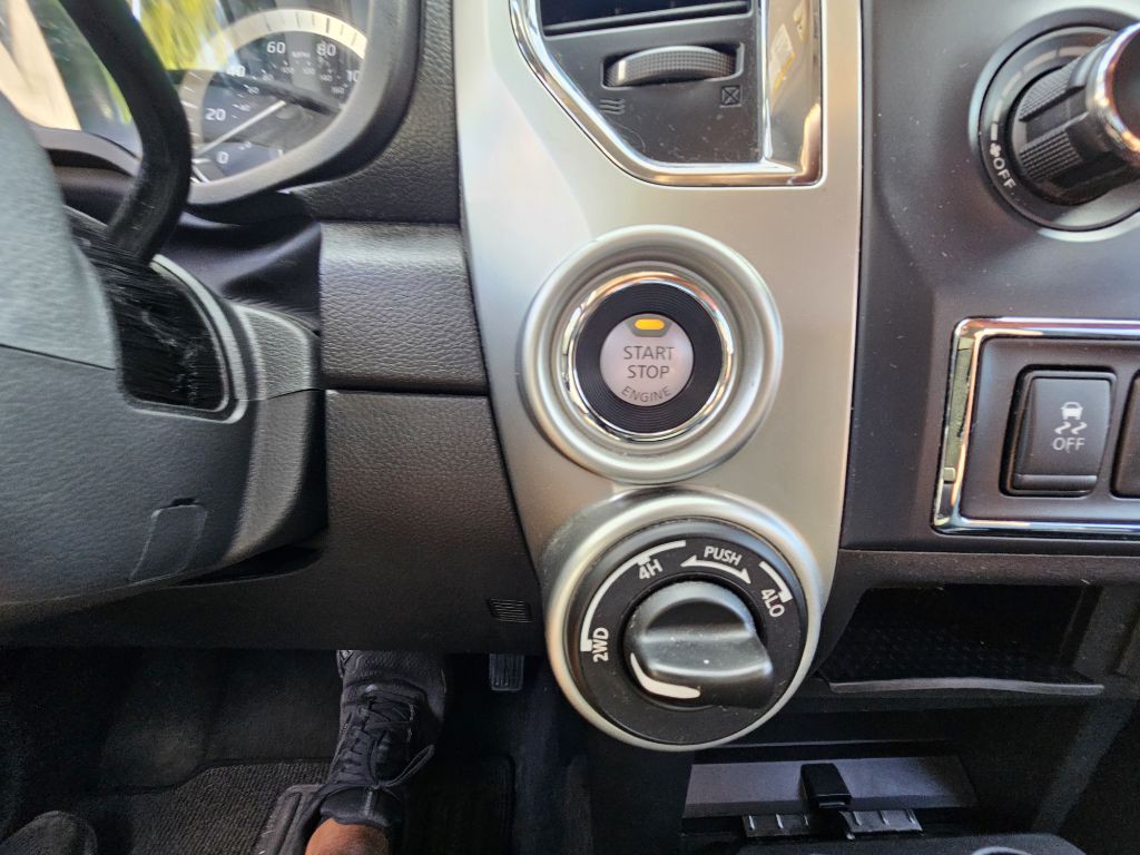 2017 Nissan Titan Image 12