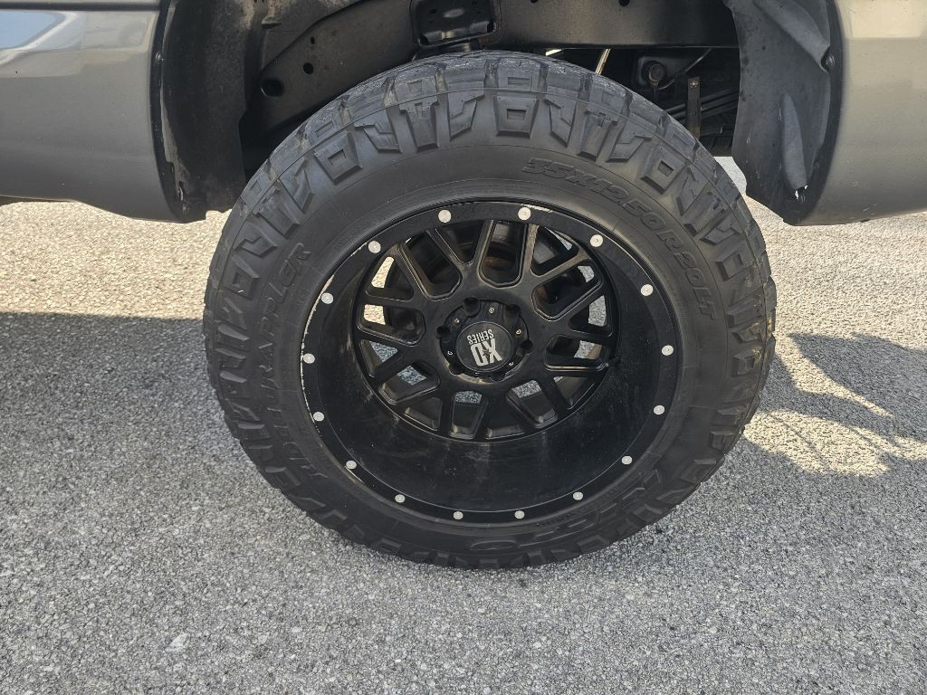 2017 Nissan Titan Image 16