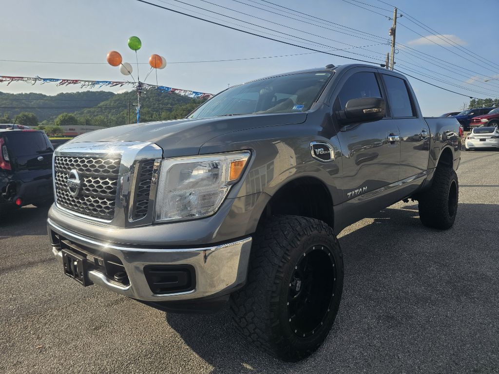 2017 Nissan Titan Image 1