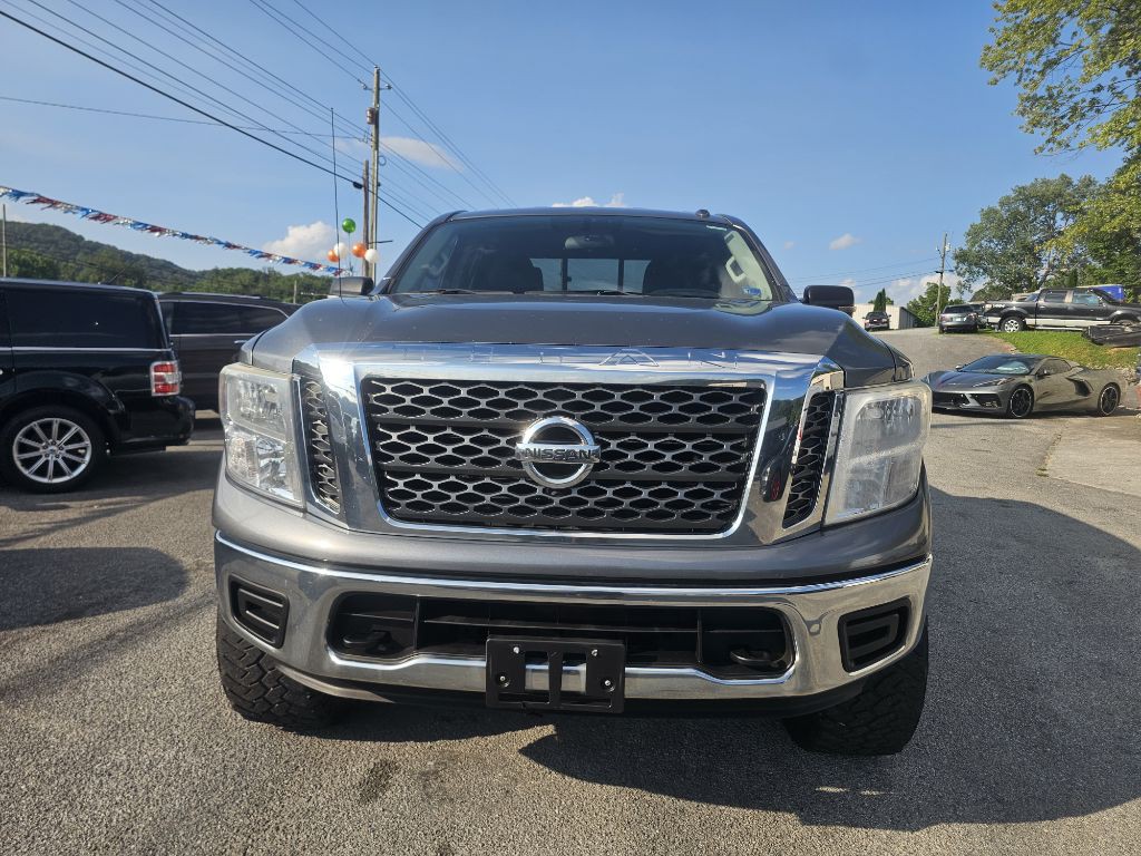 2017 Nissan Titan Image 2