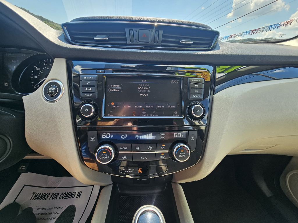 2019 Nissan Rogue Image 16