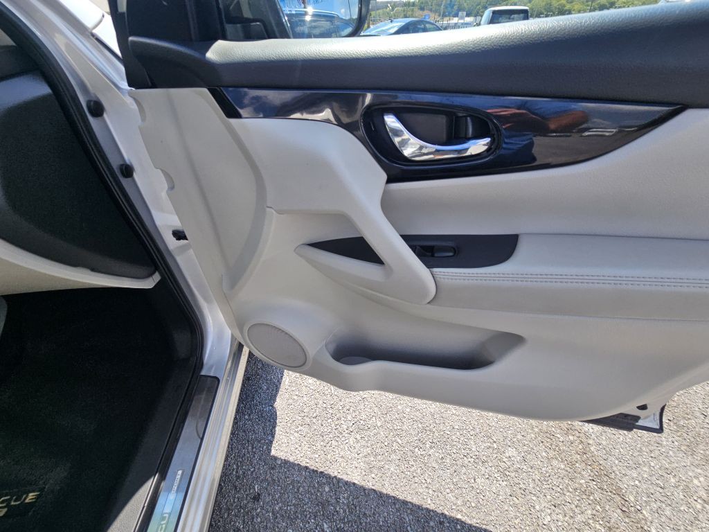 2019 Nissan Rogue Image 21