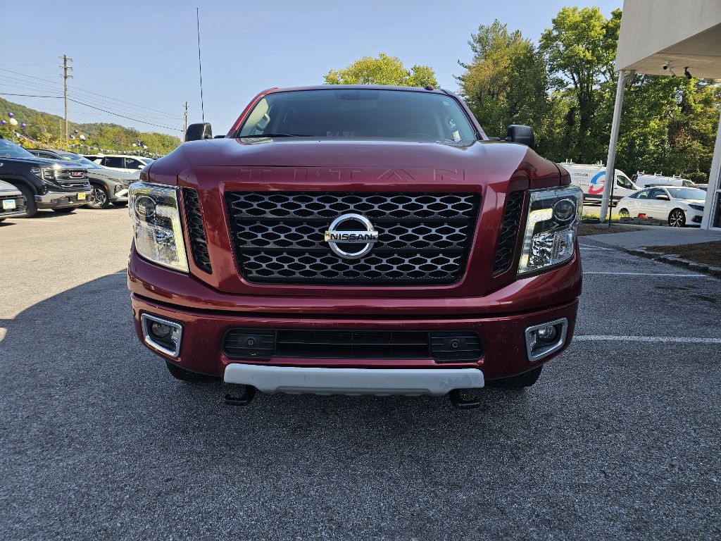 2019 Nissan Titan Image 2
