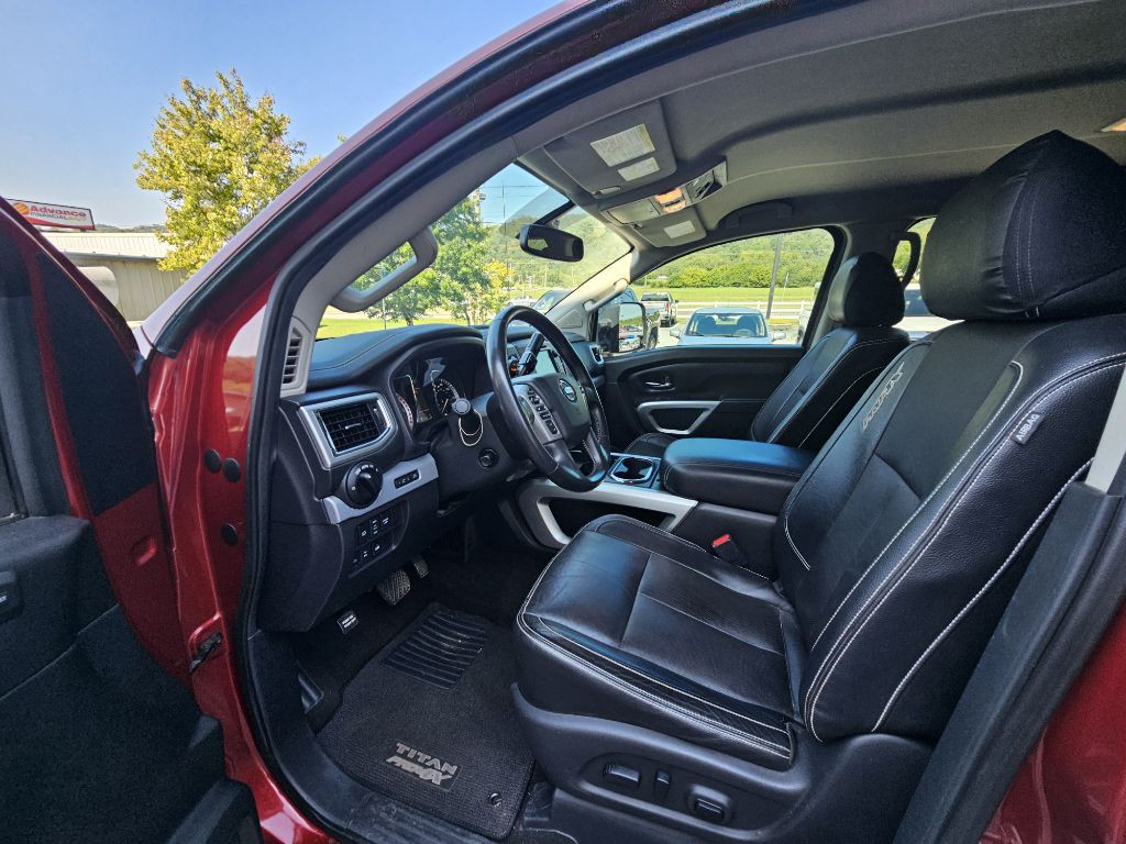 2019 Nissan Titan Image 7