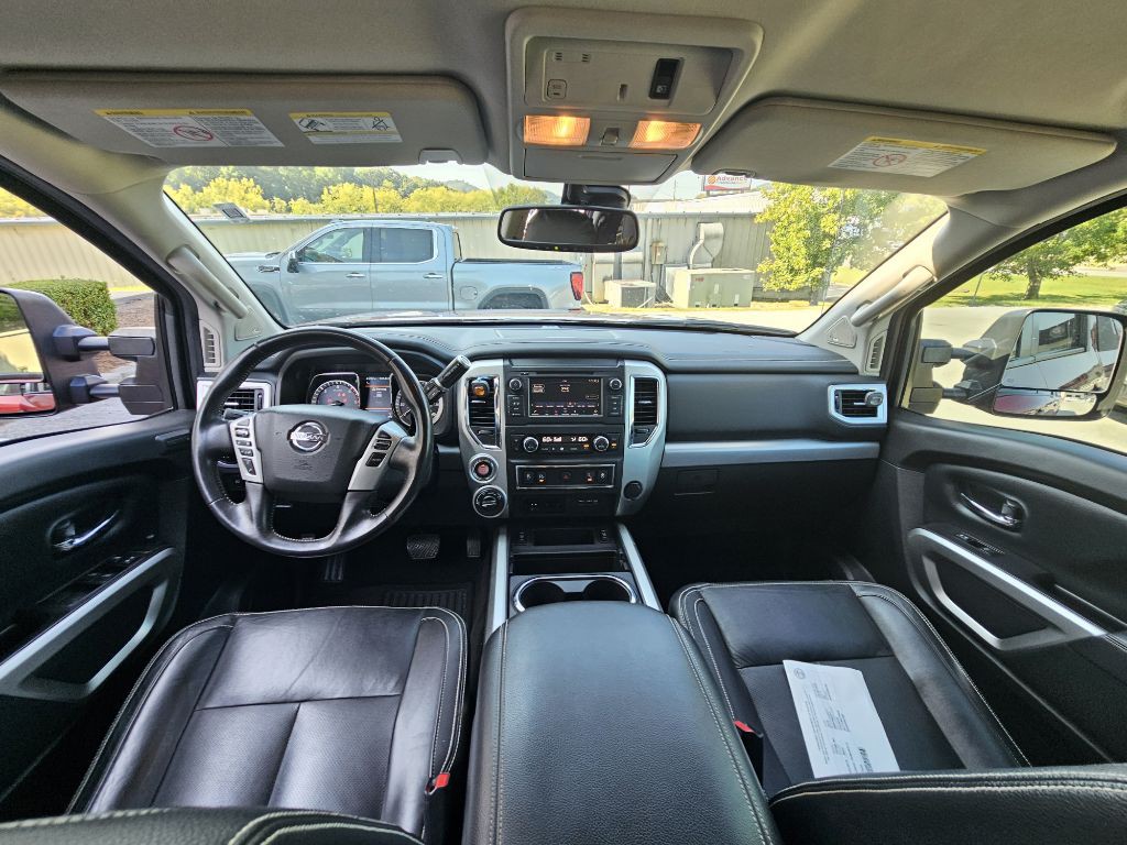 2019 Nissan Titan Image 8