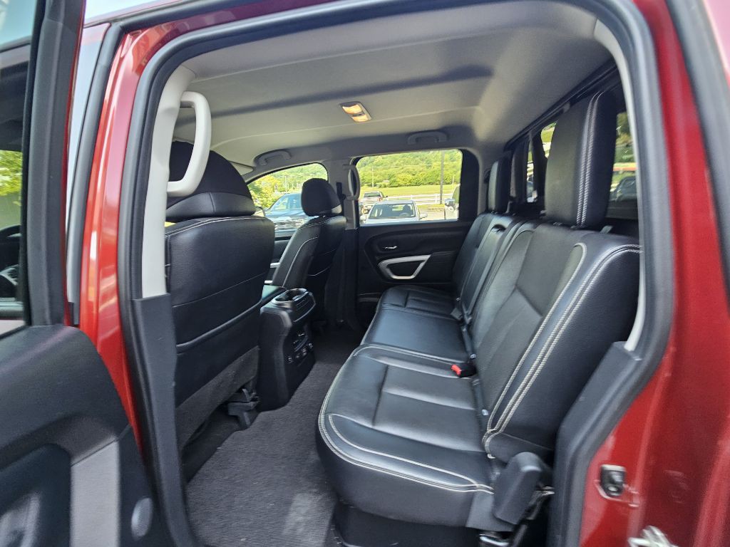 2019 Nissan Titan Image 10