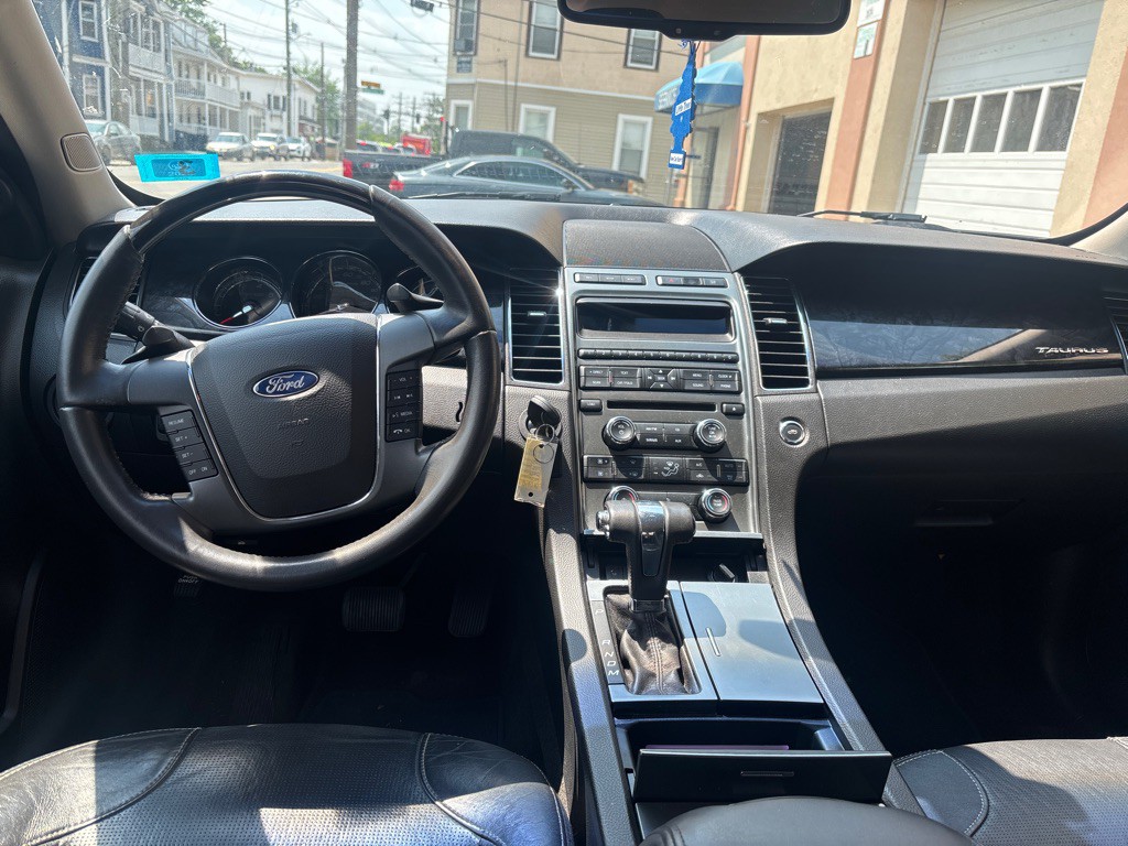 2012 Ford Taurus Image 8
