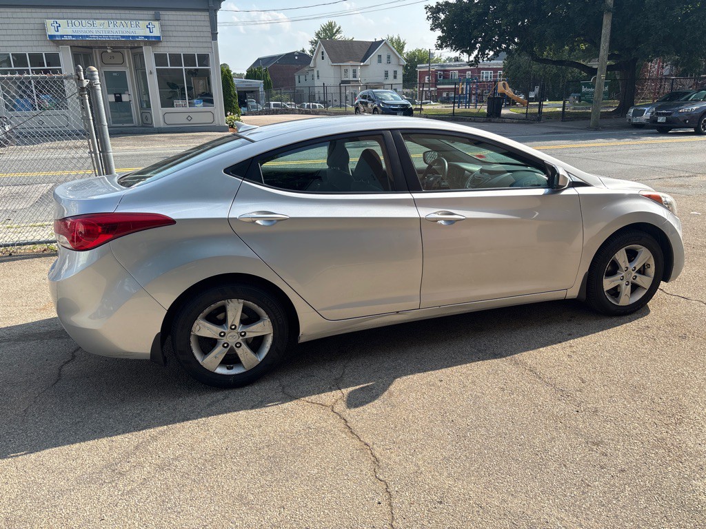 2013 Hyundai Elantra Image 3