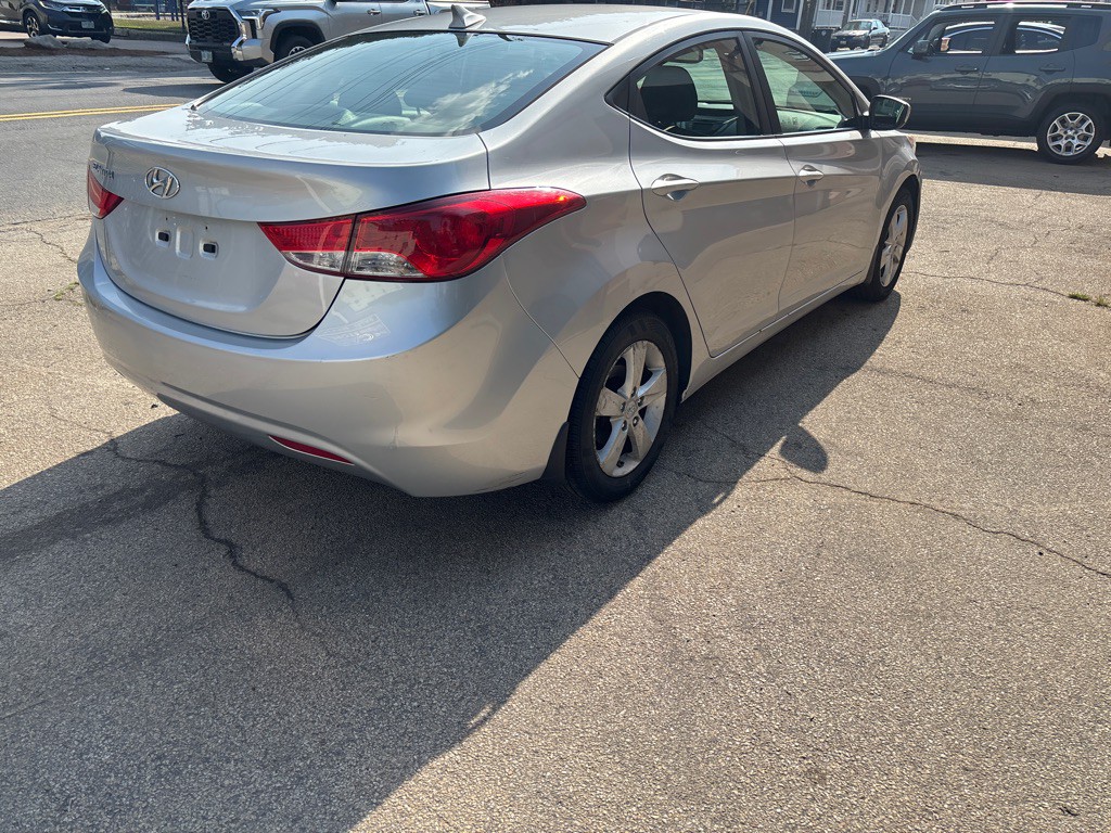 2013 Hyundai Elantra Image 4