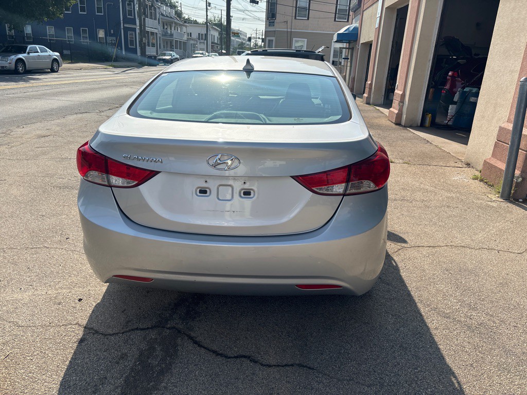 2013 Hyundai Elantra Image 5