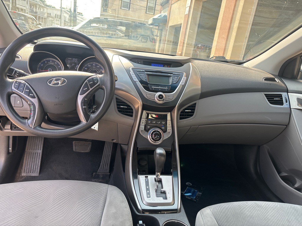 2013 Hyundai Elantra Image 11