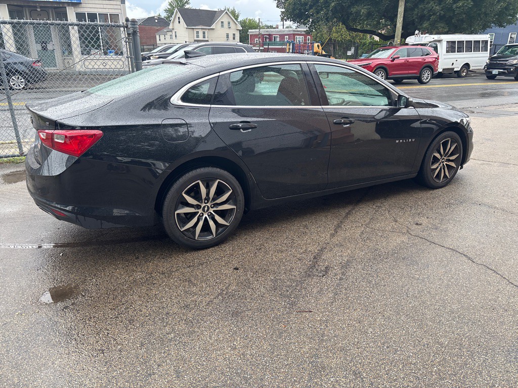 2016 Chevrolet Malibu Image 3