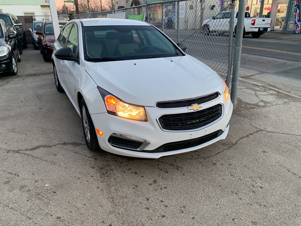 2016 Chevrolet Cruze Image 2
