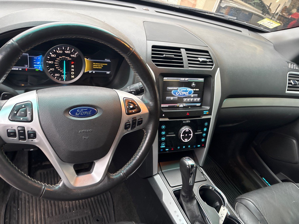 2015 Ford Explorer Image 9