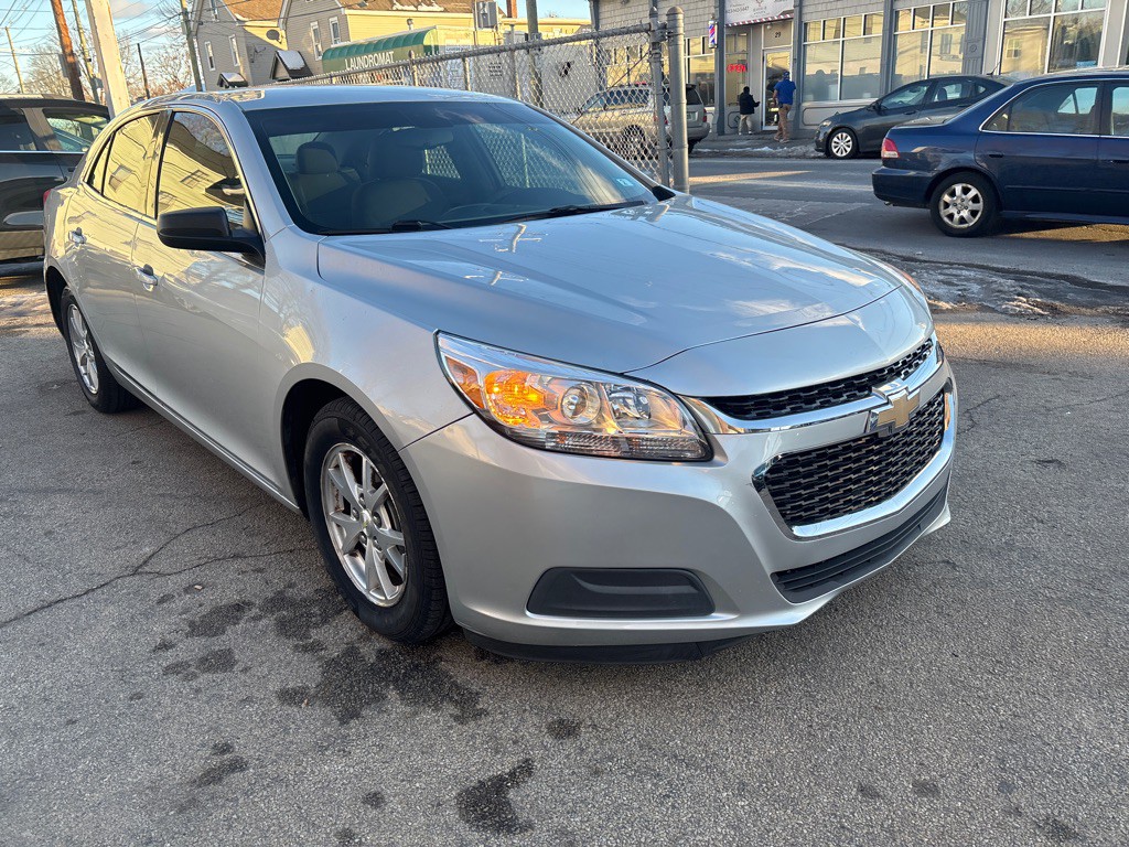 2014 Chevrolet Malibu Image 2