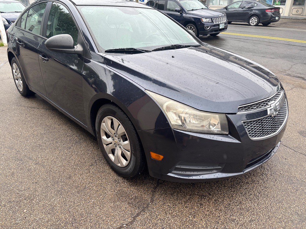 2014 Chevrolet Cruze Image 2