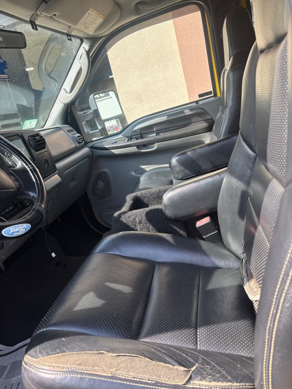 2005 Ford F-350 Image 8
