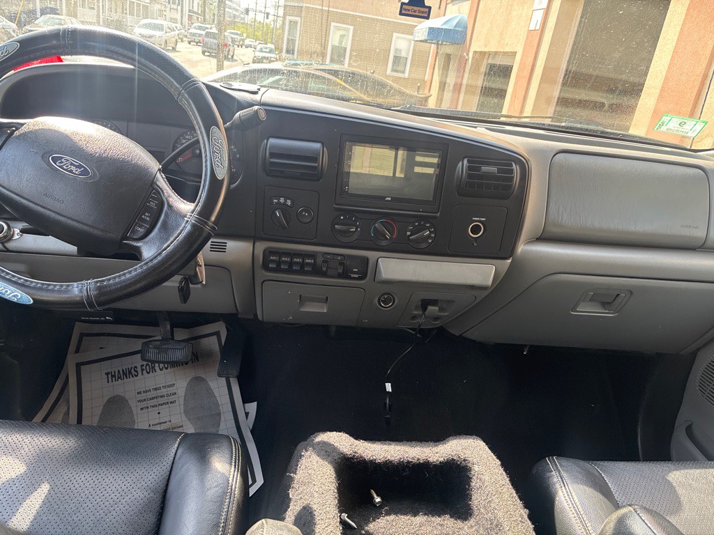 2005 Ford F-350 Image 10