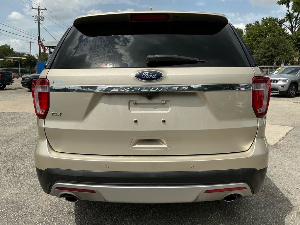 2017 Ford Explorer Image 4