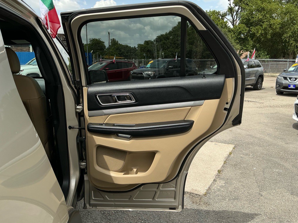 2017 Ford Explorer Image 6