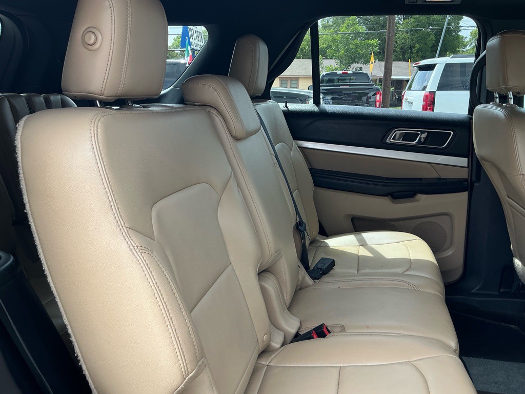 2017 Ford Explorer Image 7
