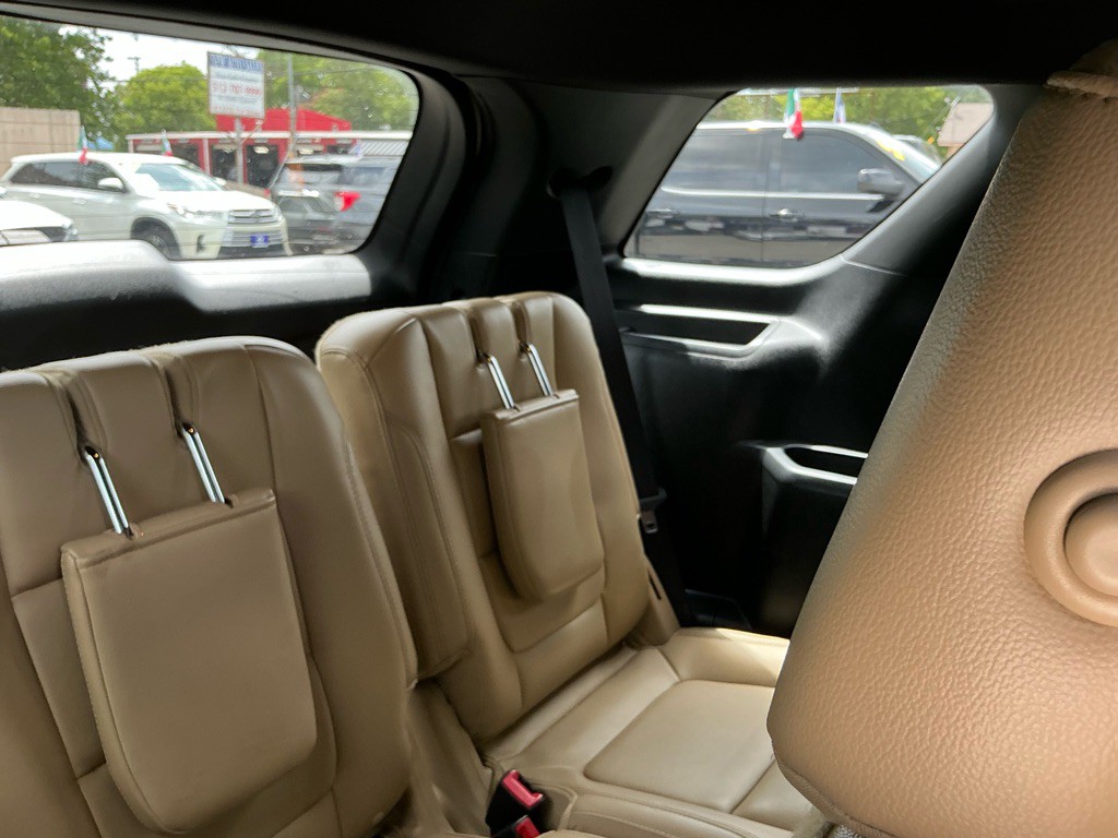 2017 Ford Explorer Image 8