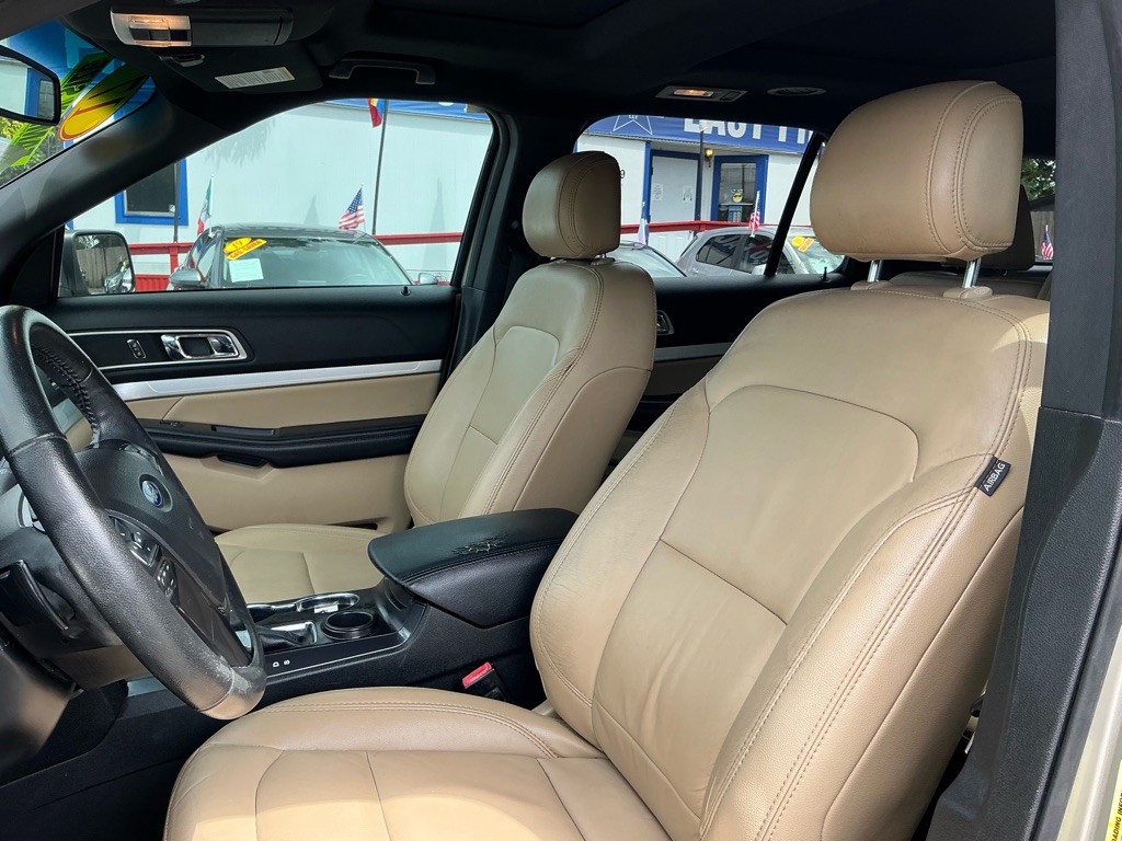 2017 Ford Explorer Image 12