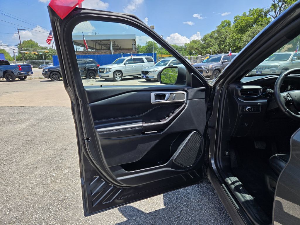 2020 Ford Explorer Image 8