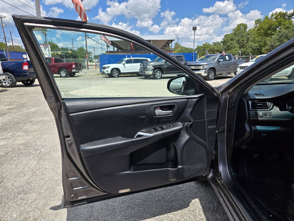 2015 Toyota Camry Image 6
