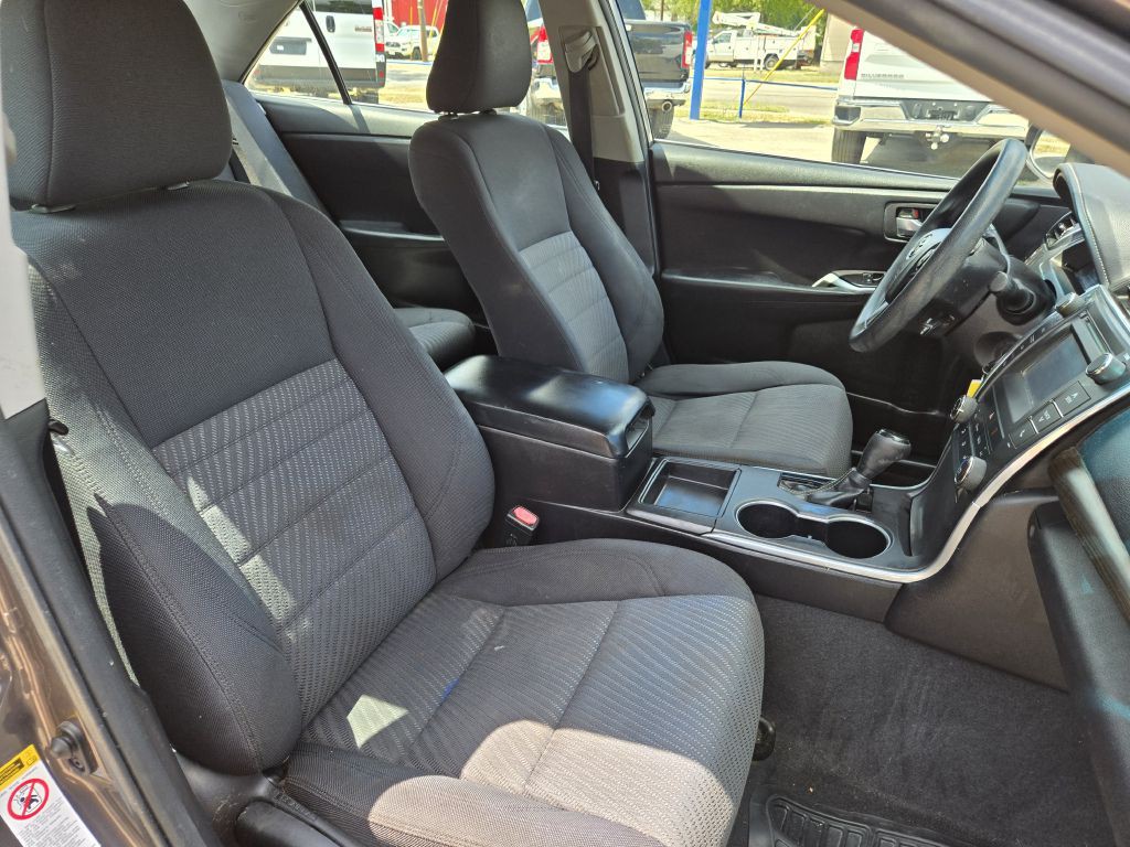 2015 Toyota Camry Image 9