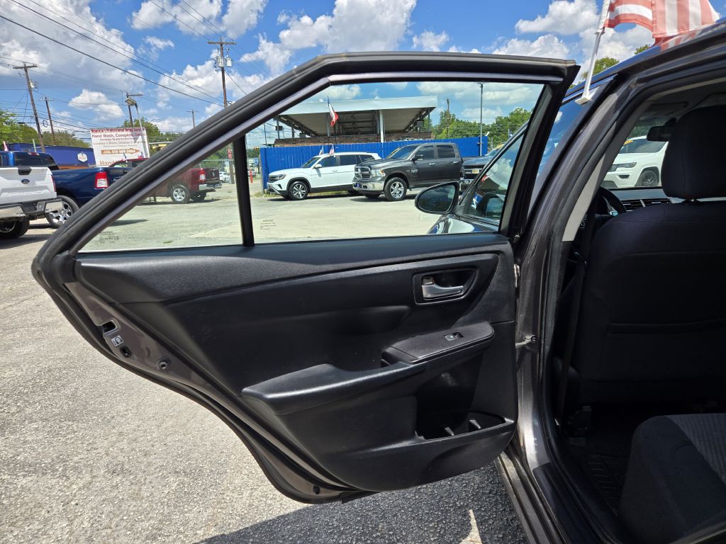 2015 Toyota Camry Image 10